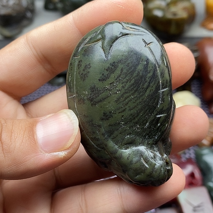 未镶嵌蛇纹石玉颈饰