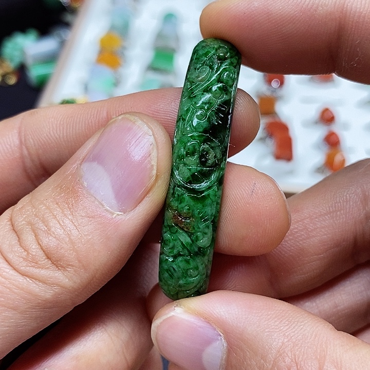 翡翠颈饰未镶嵌吊坠