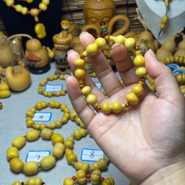 ◡****大叶紫檀（黑酸枝木类）