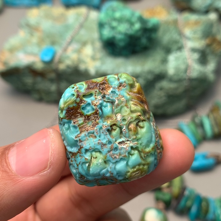 绿松石未镶嵌颈饰