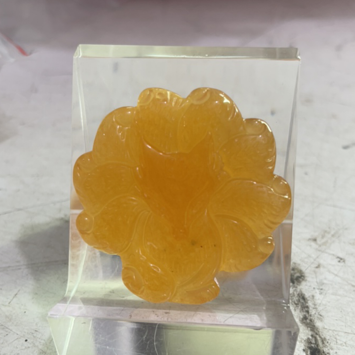 139  黄九尾狐吊坠牌