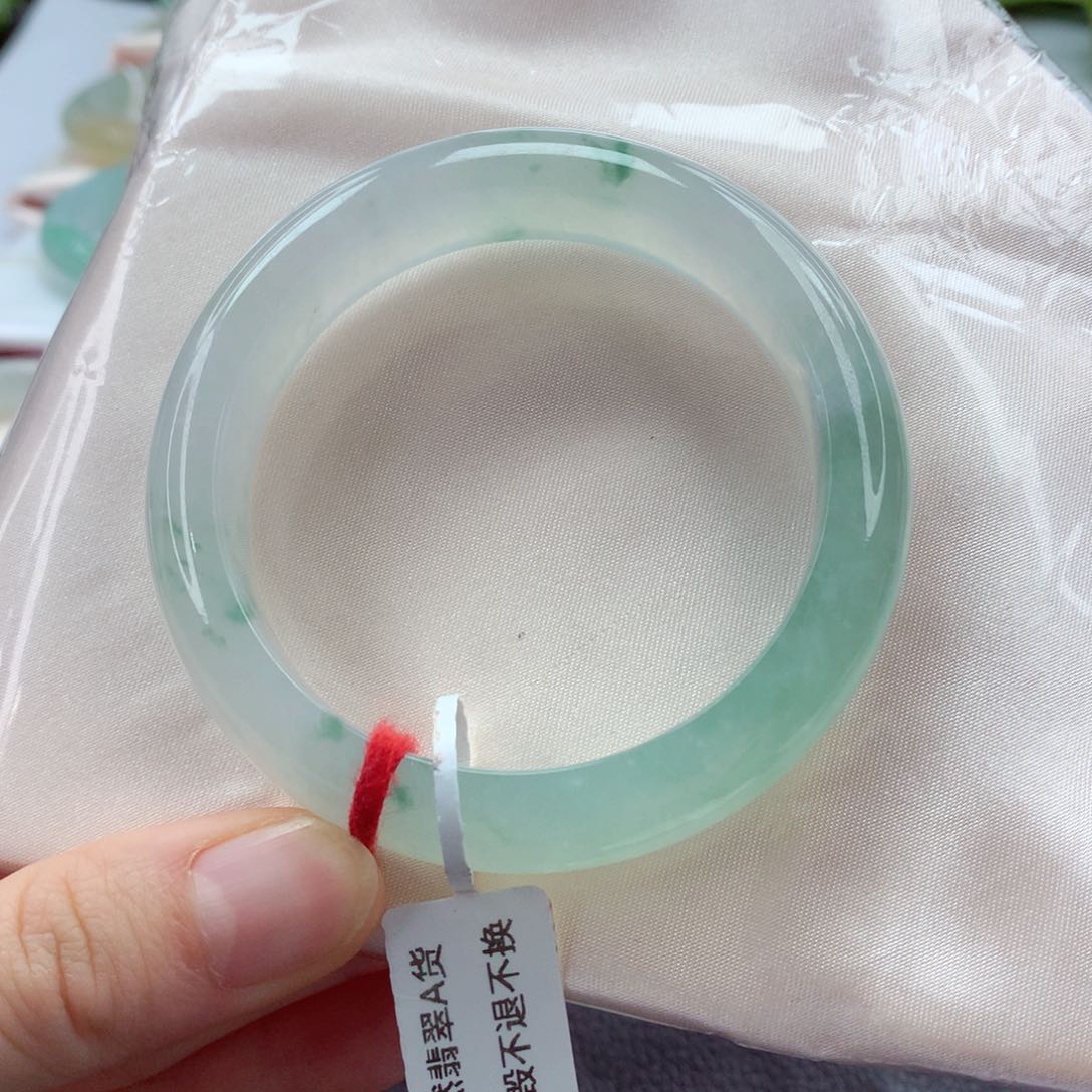 翡翠手镯未镶嵌 54.7 冰透清新气质