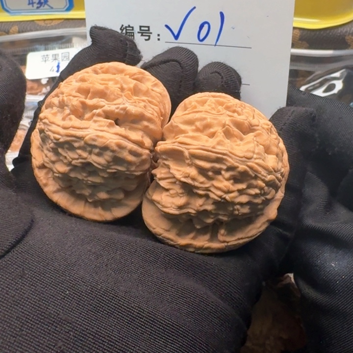 文玩核桃把件白***者闷白