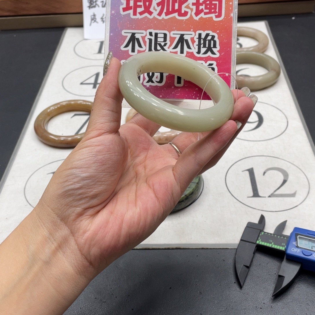 婷***家石英质玉手镯未镶嵌