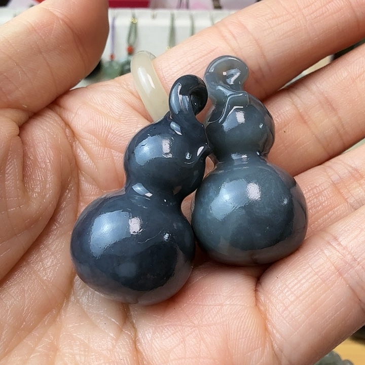 和田玉（糖玉）颈饰未镶嵌青花小葫芦