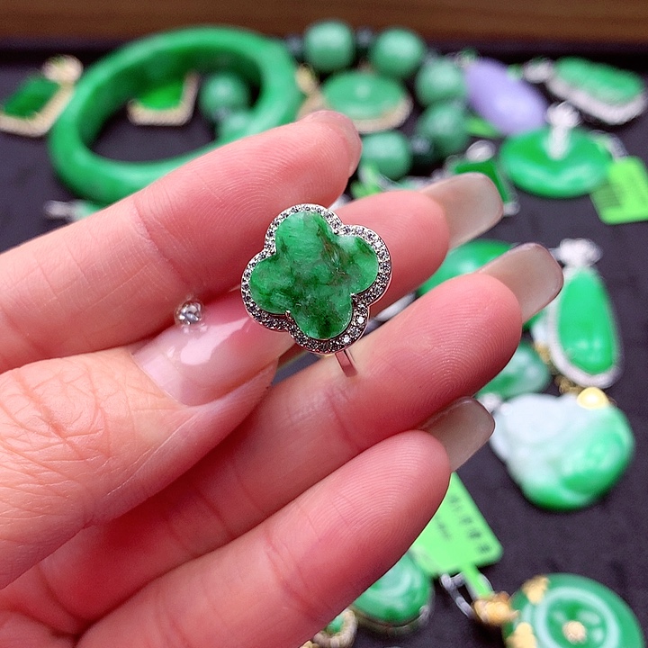 翡翠颈饰银S925镶嵌翡翠