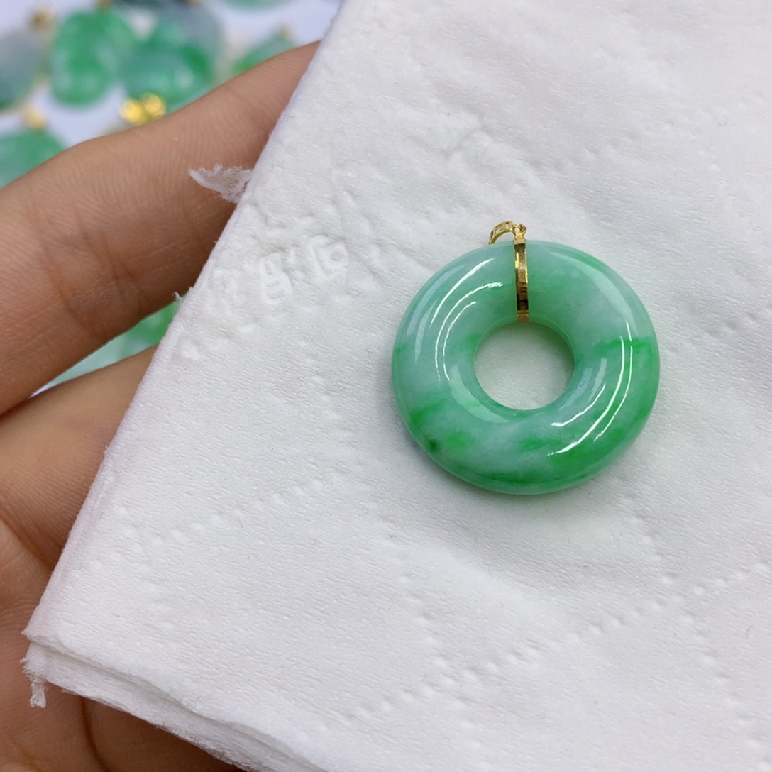 翡翠18K金镶嵌颈饰翡翠