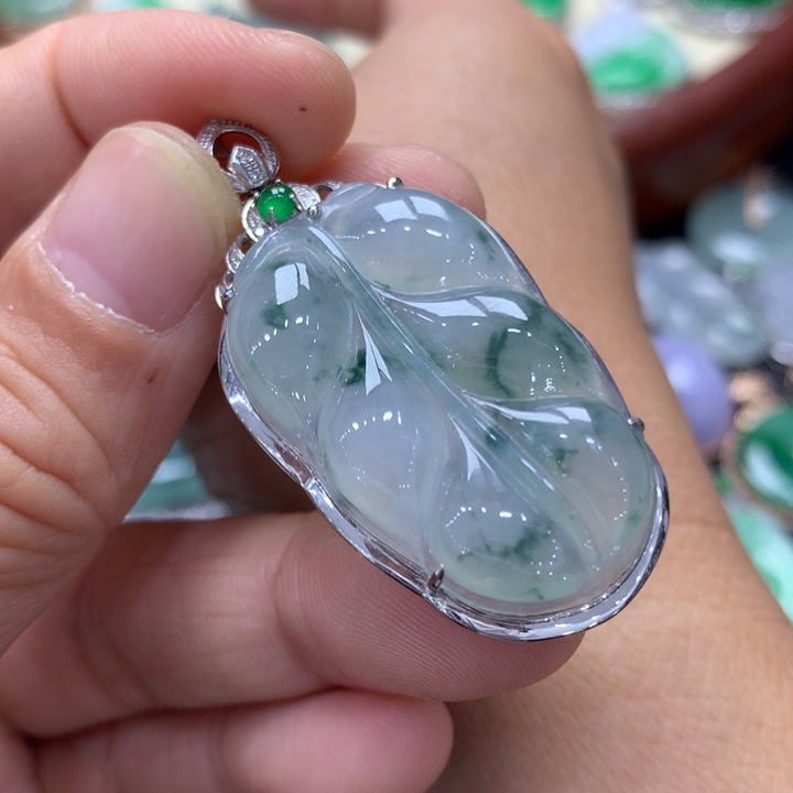 翡翠吊坠(不含链)18K金镶嵌