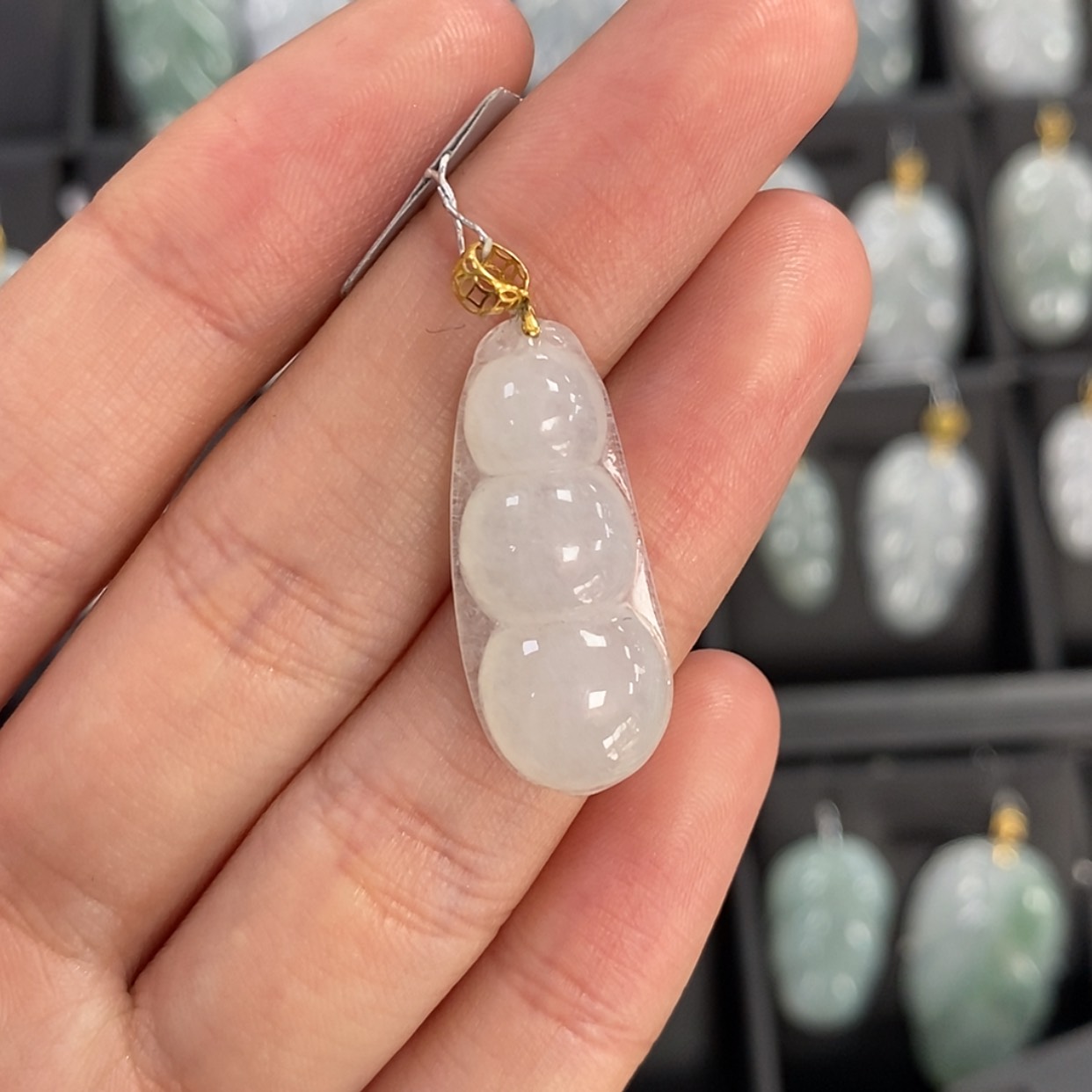 【闪购商品】翡翠颈饰18K金镶嵌福豆