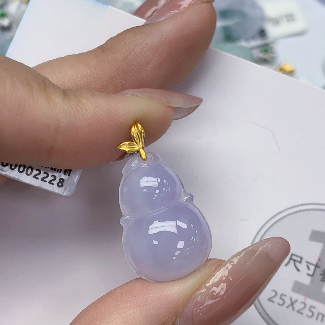 颈饰18K金镶嵌翡翠