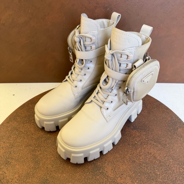 95新 Prada/普拉达 米色真皮战术腰包系列马丁靴/35.5码
