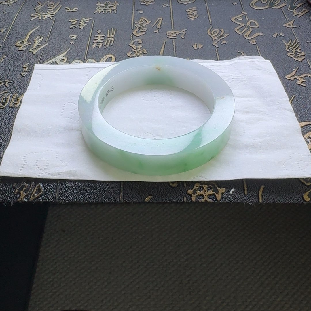未镶嵌翡翠手镯定制翡翠