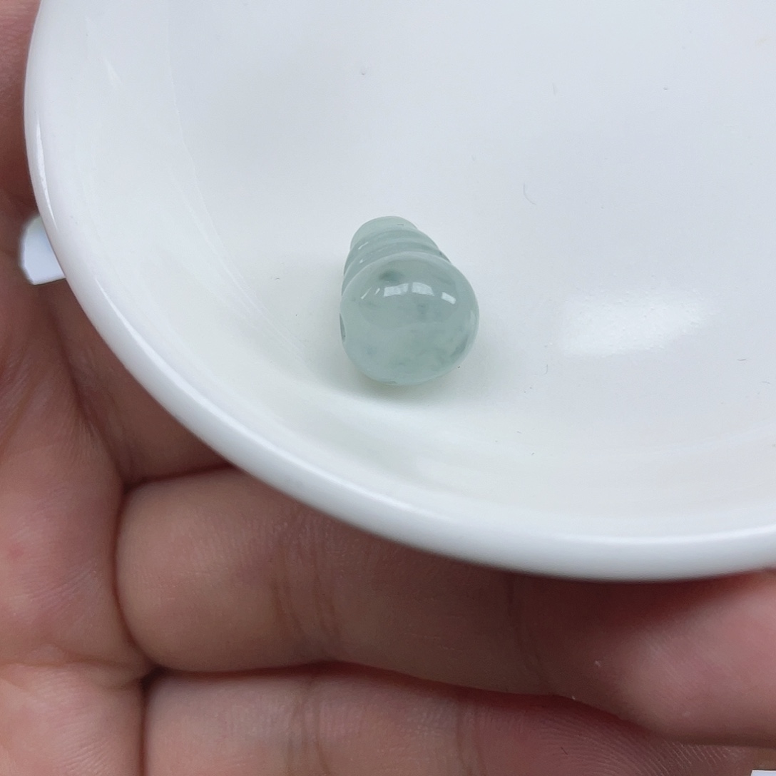 翡翠散珠翡翠三通1颗