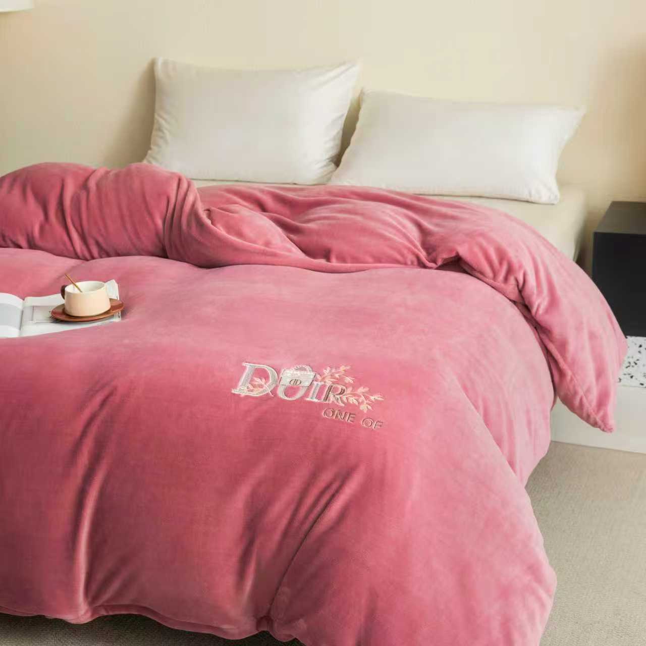 YB不老的爷爷2026秋冬新款牛奶绒刺绣系列单被套zb大牌风33