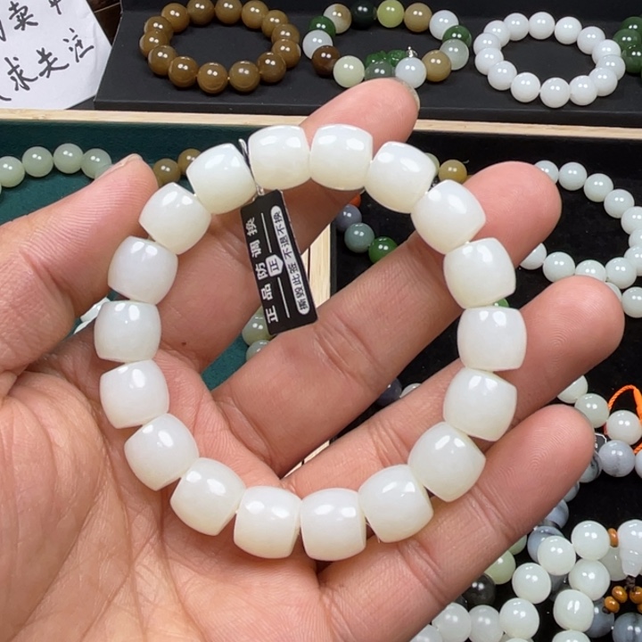 和田玉手串未镶嵌?**人