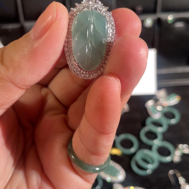 翡翠未镶嵌颈饰天然