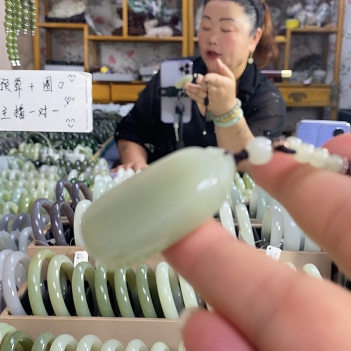 颈饰未镶嵌和田玉