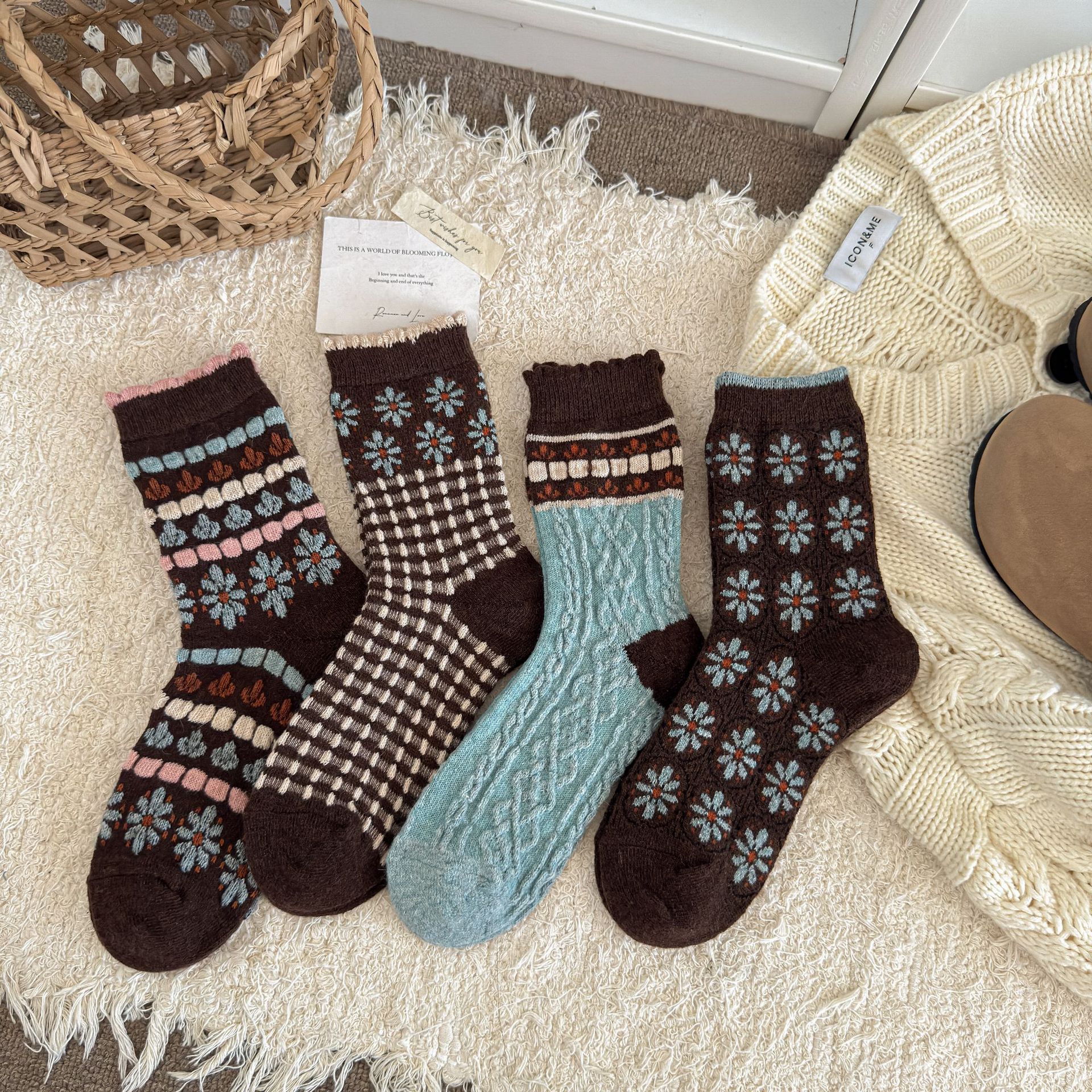秋冬混织羊毛日系复古风浮雕花朵几何图案女款百搭中筒袜加厚保暖