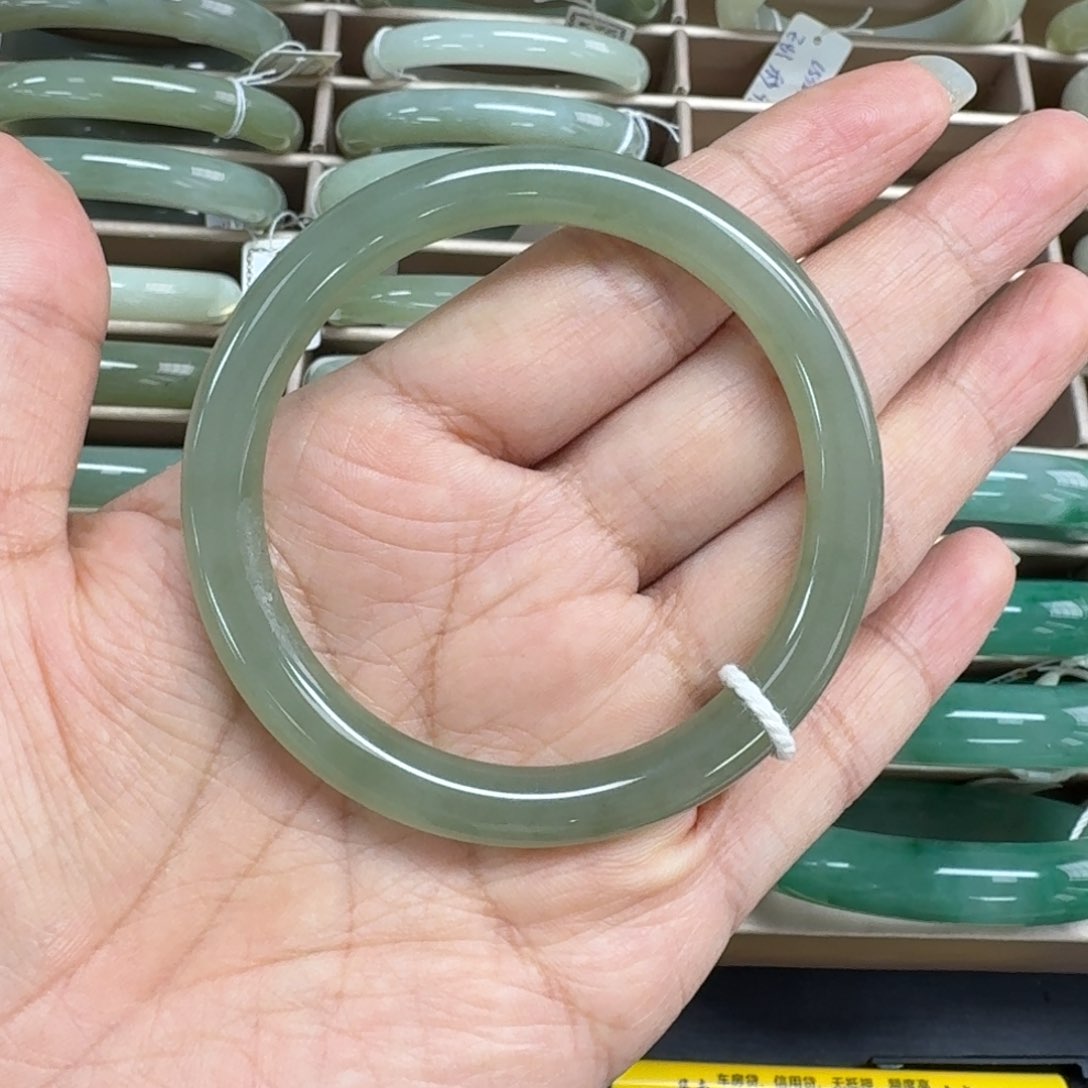 和田玉手镯未镶嵌L****i