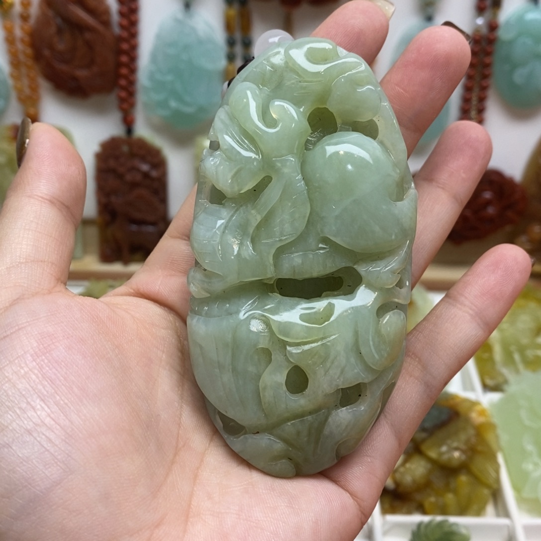 蛇纹石玉未镶嵌颈饰
