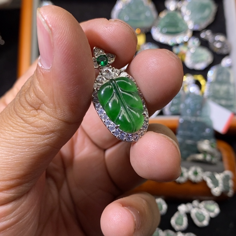 【闪购商品】翡翠颈饰未镶嵌天然