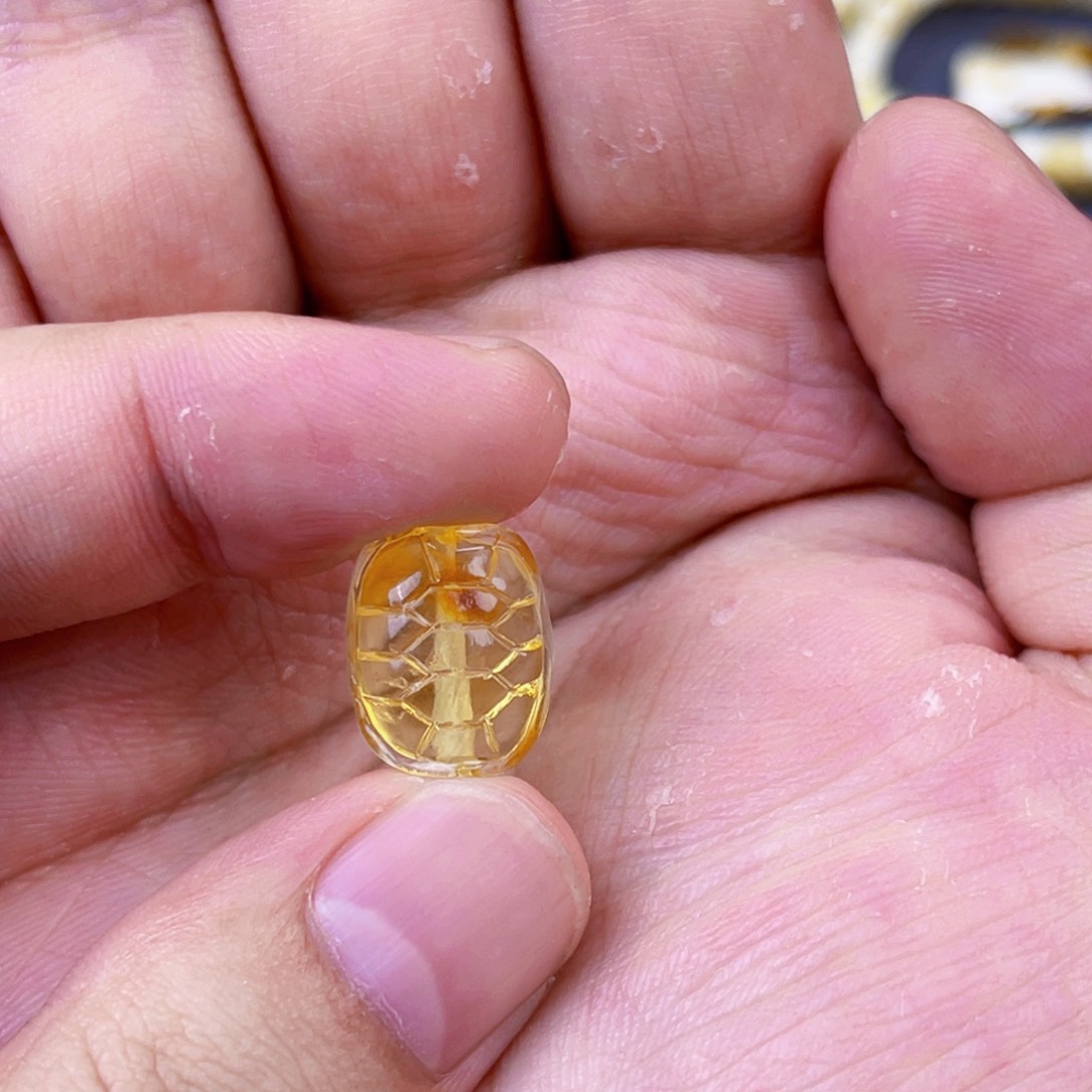 琥珀珠宝奇石未镶嵌