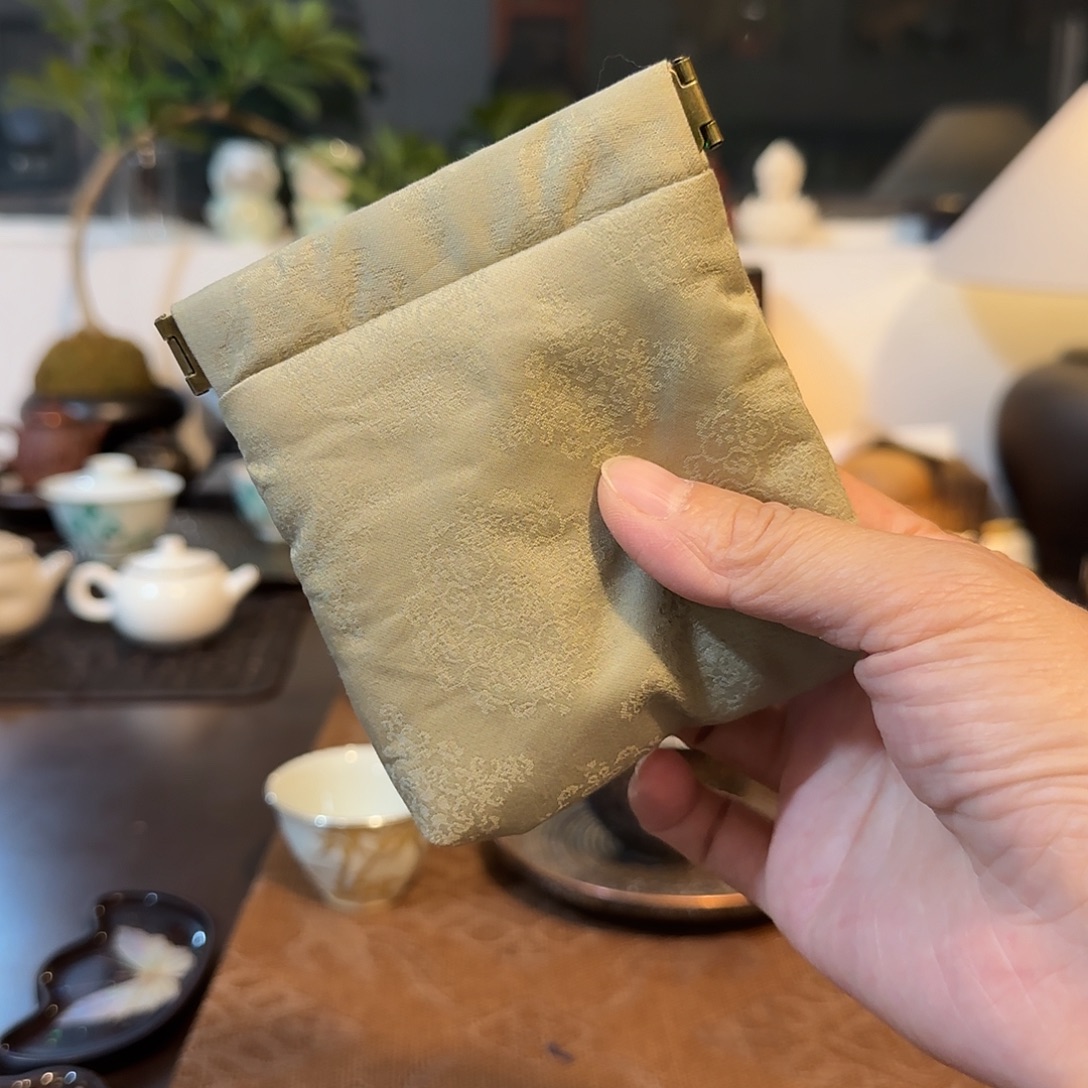 小鱼嘴包。        