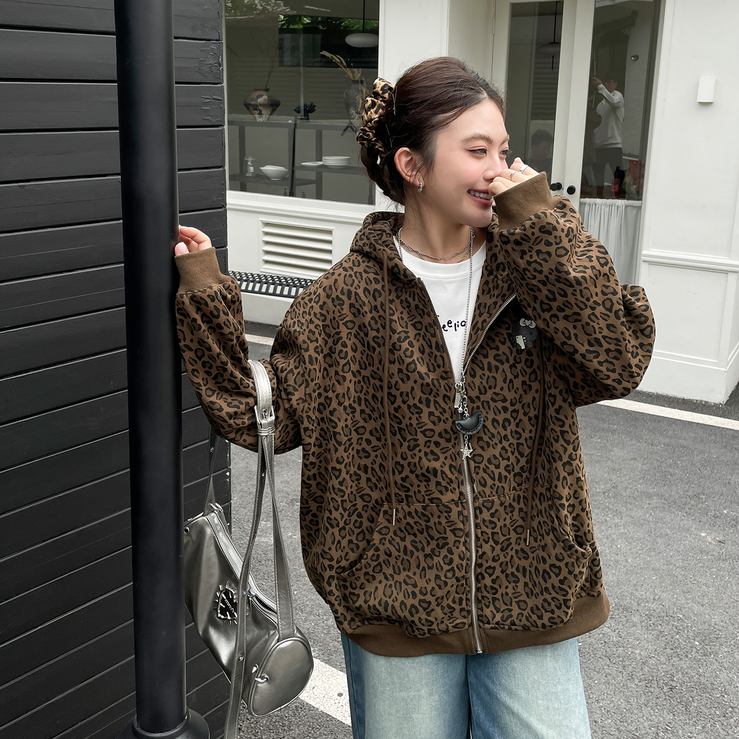 大码胖mm初冬装巨好看的加绒加厚卫衣外套女秋季豹纹拉链连帽开衫