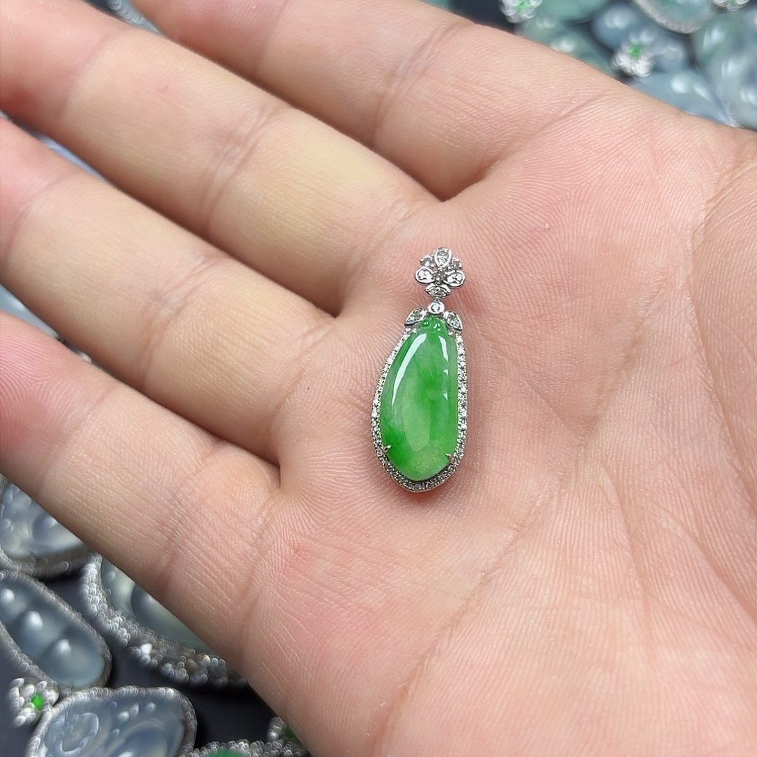 翡翠颈饰18K金镶嵌天然缅甸A货翡翠