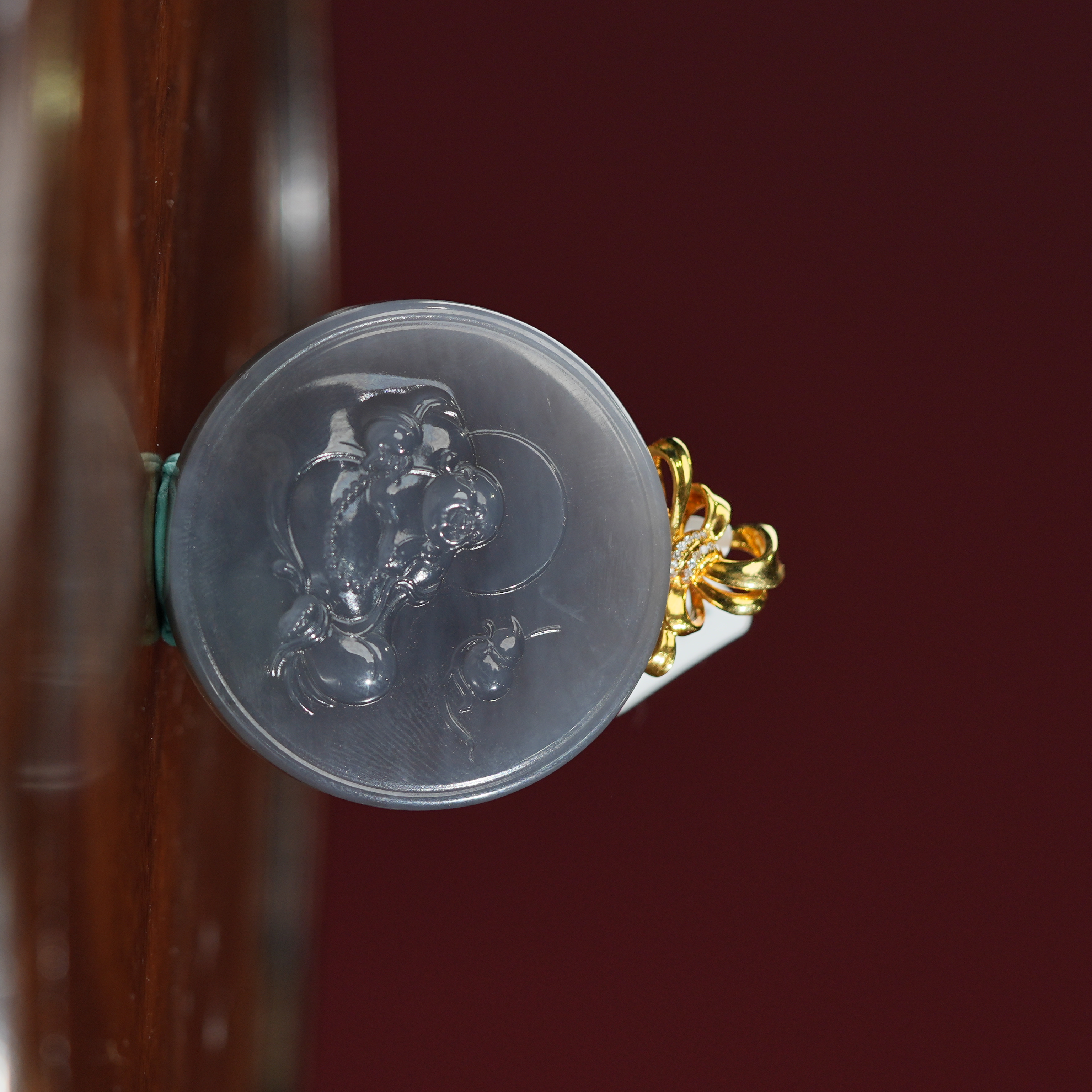 lot8852 和田玉烟紫佛公圆牌挂件/云南典藏