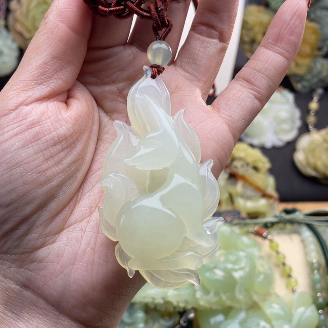 蛇纹石玉颈饰未镶嵌