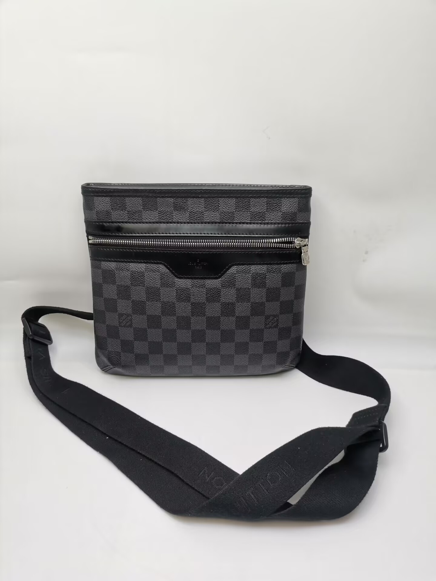 99新 LouisVuitton/路易威登 95新17717 LV黑棋盘格单肩斜挎包
