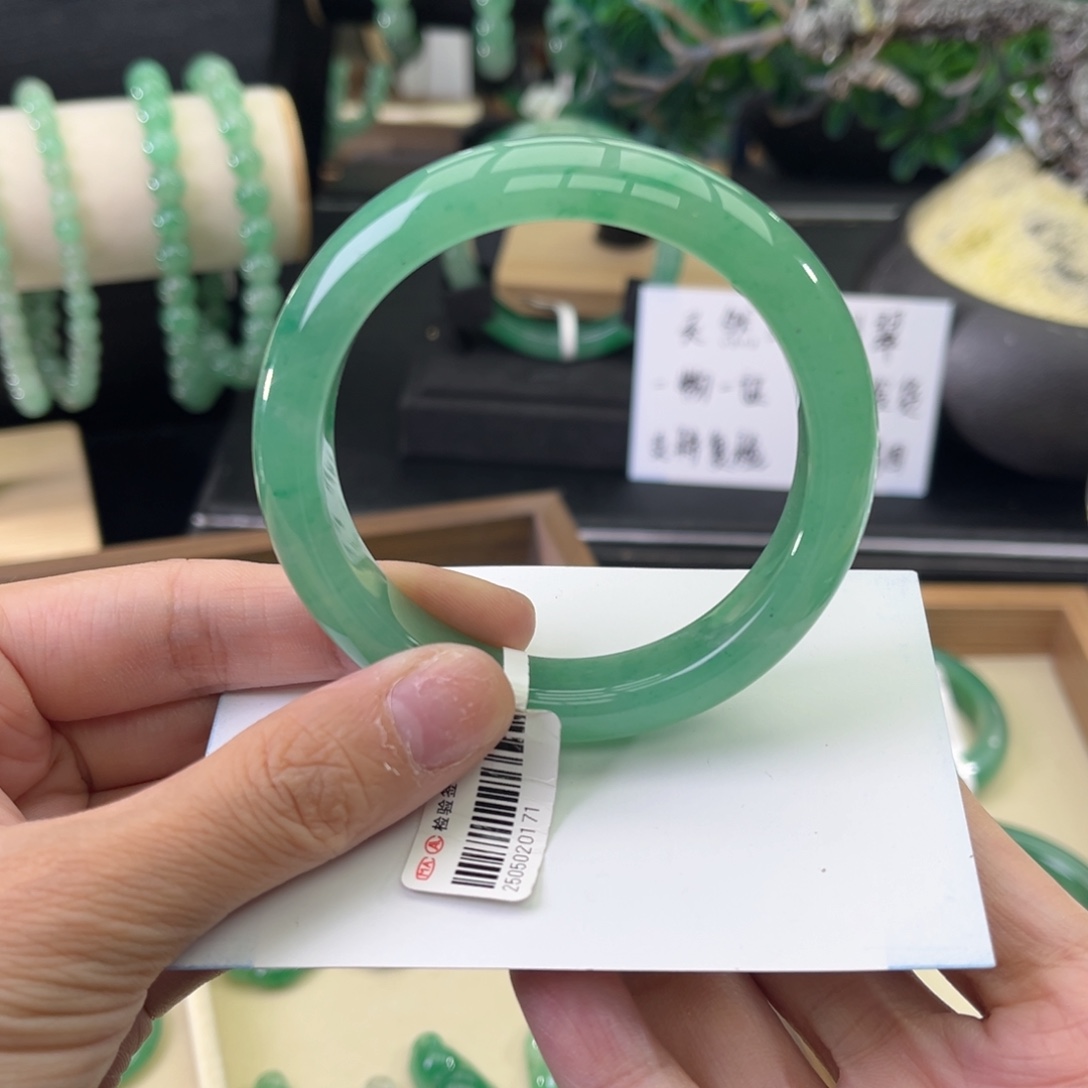 石英质玉（非洲翠）手镯未镶嵌