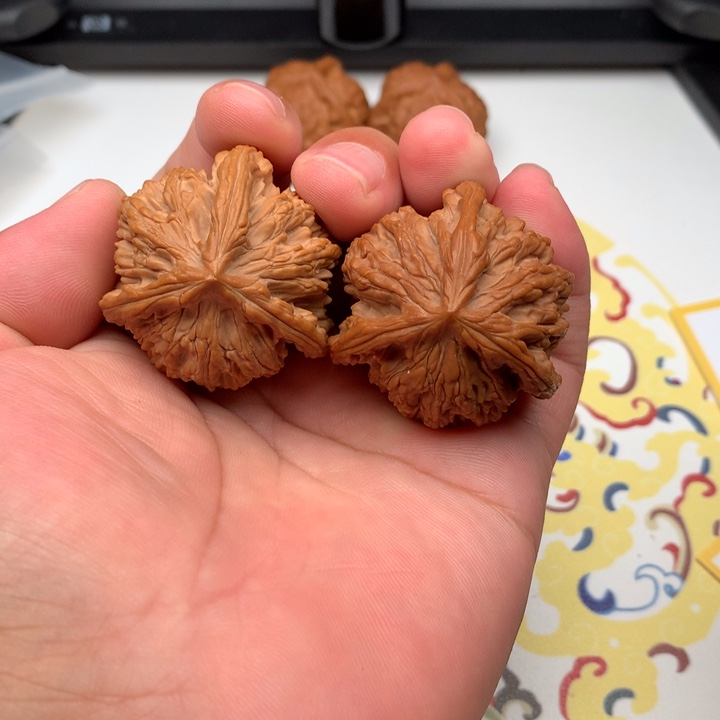文玩核桃把件虎头奔