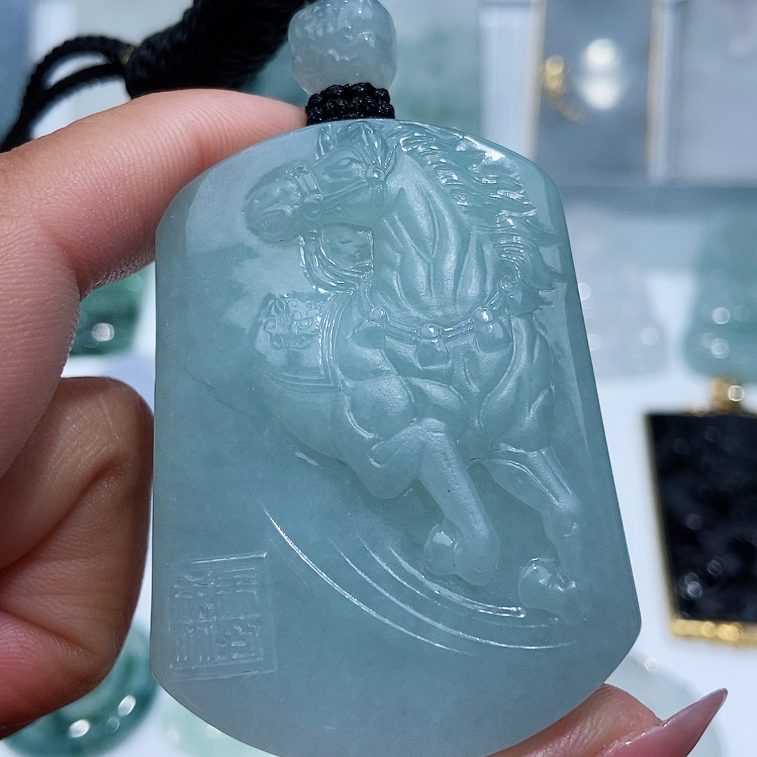 翡翠颈饰未镶嵌缅甸