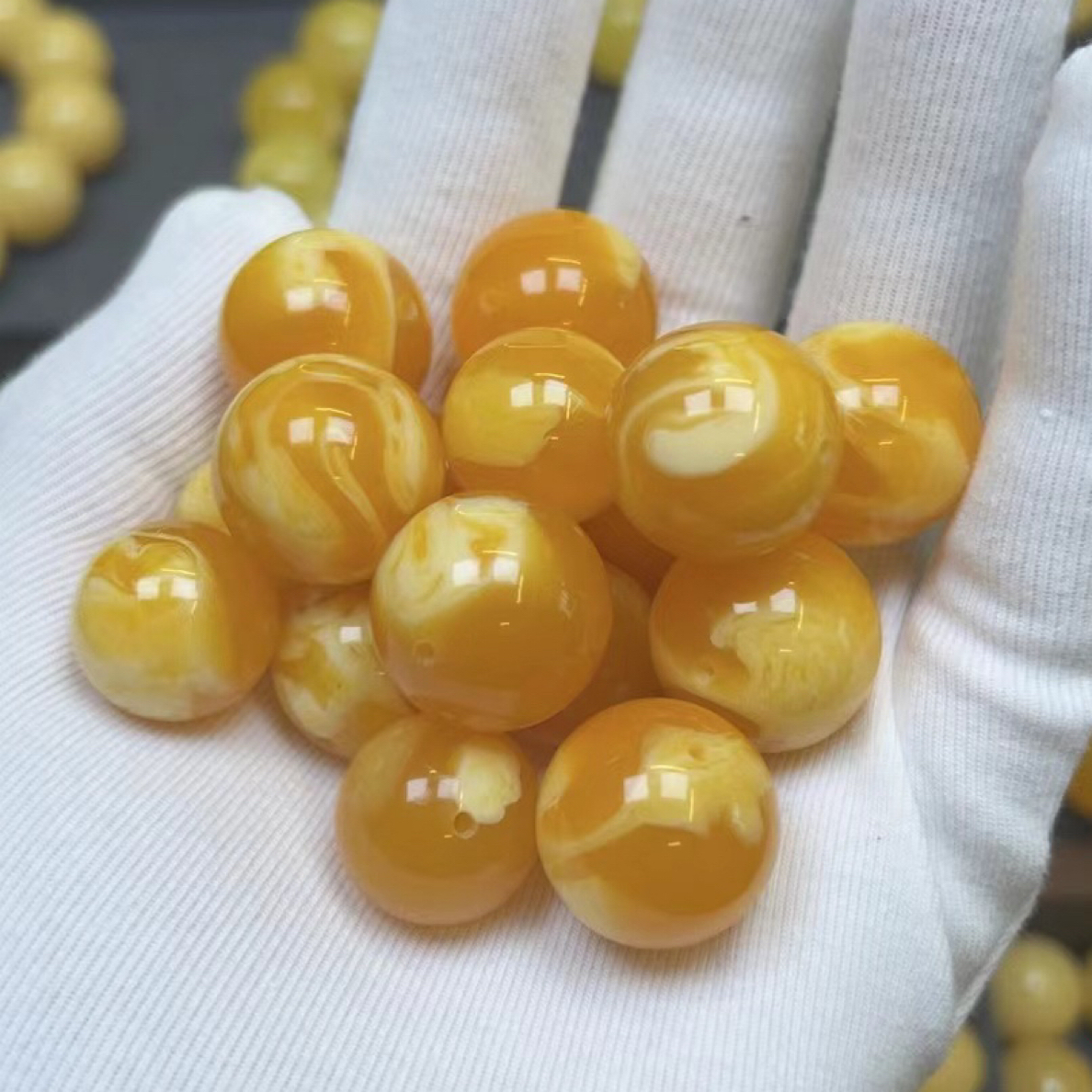 1.8俄黄圆珠(拍一送一到手2颗)