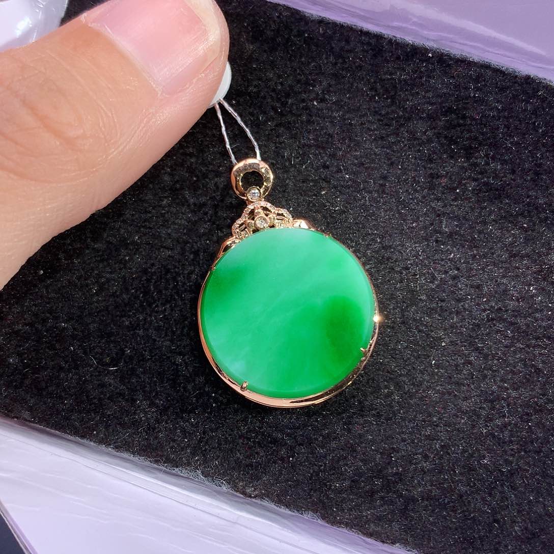 翡翠18K金镶嵌吊坠(赠链)