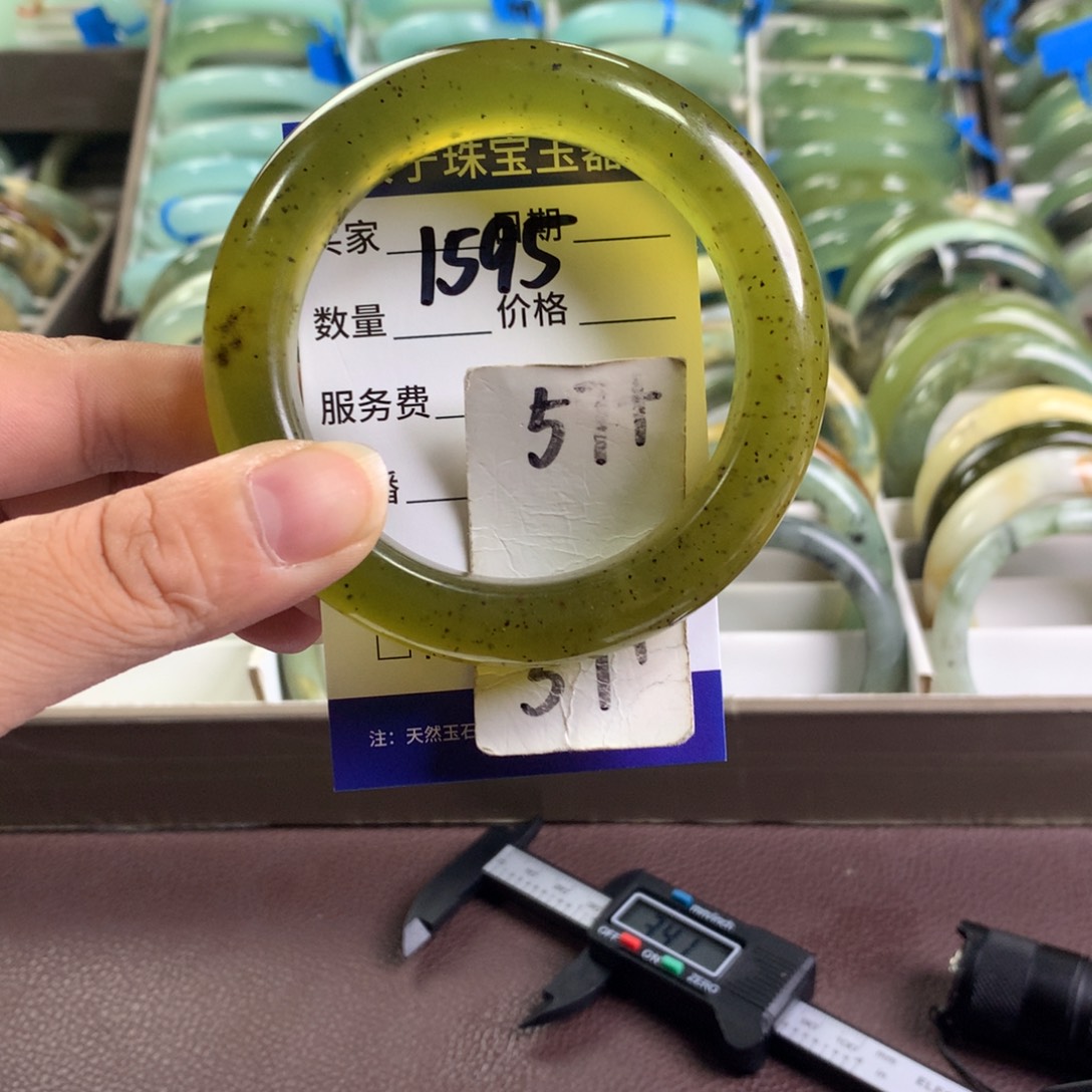 未镶嵌蛇纹石玉手镯1595