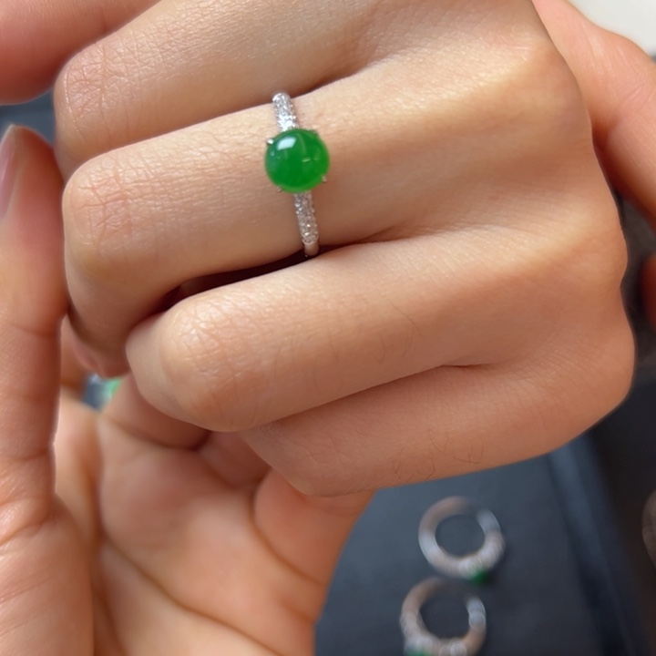 翡翠吊坠(不含链)18K金镶嵌绿蛋