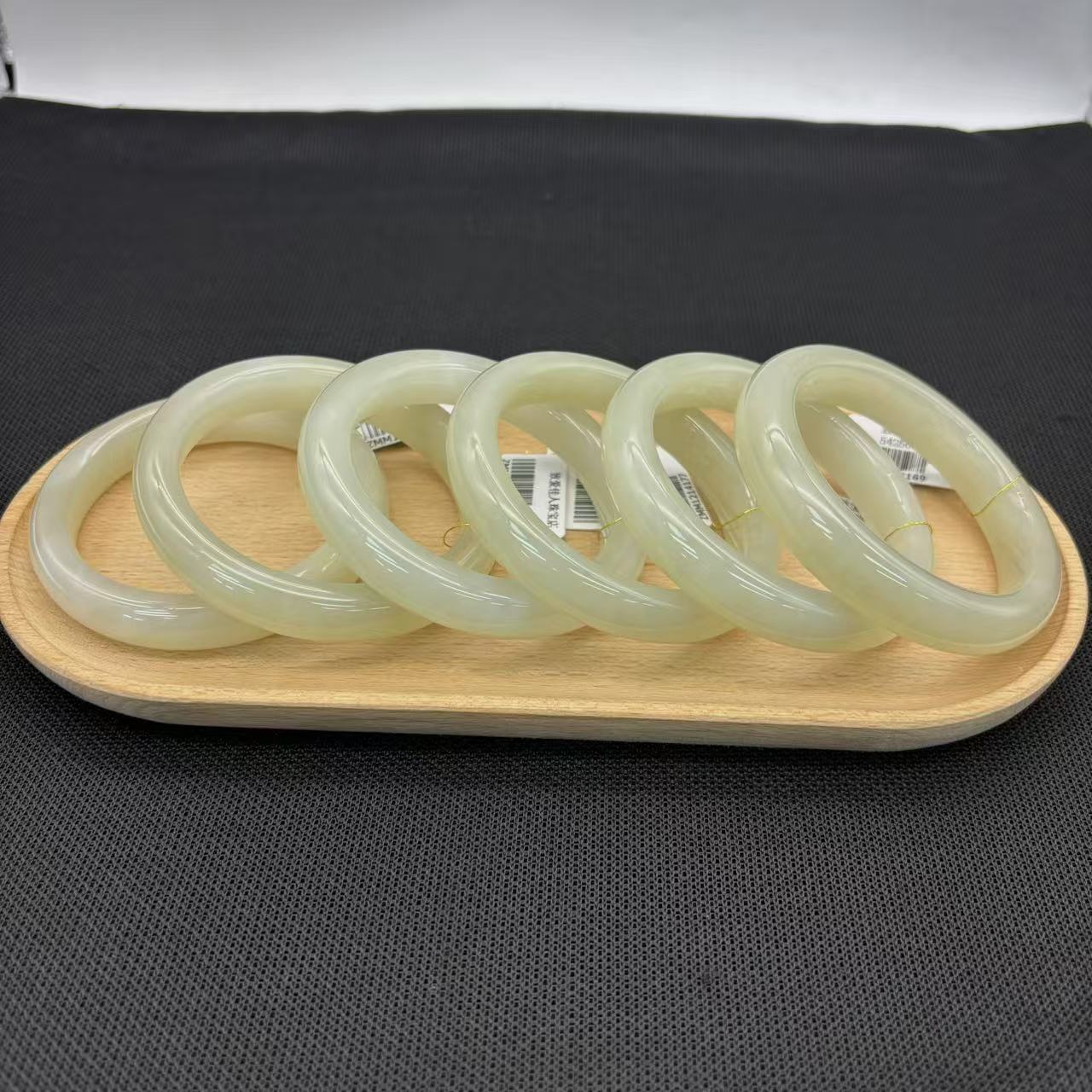 天然和田玉手镯精美时尚气质有瑕款多样性发货其一94