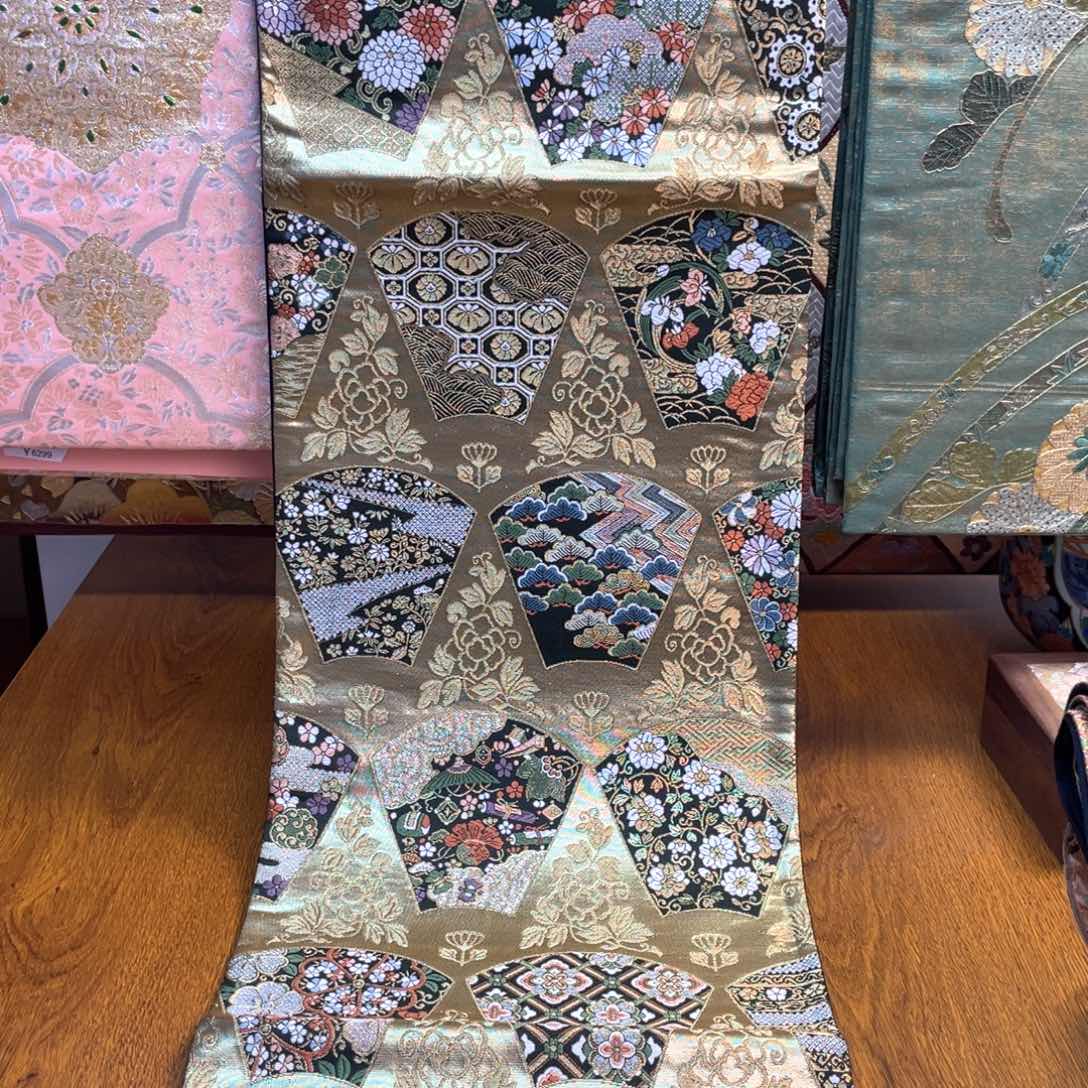 织绣扇面唐织草花纹