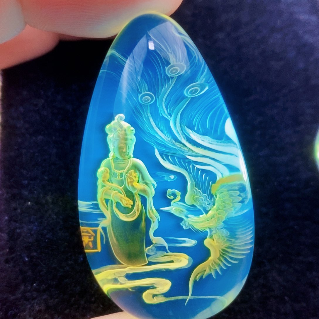 【闪购商品】未镶嵌颈饰金珀琥珀阴雕