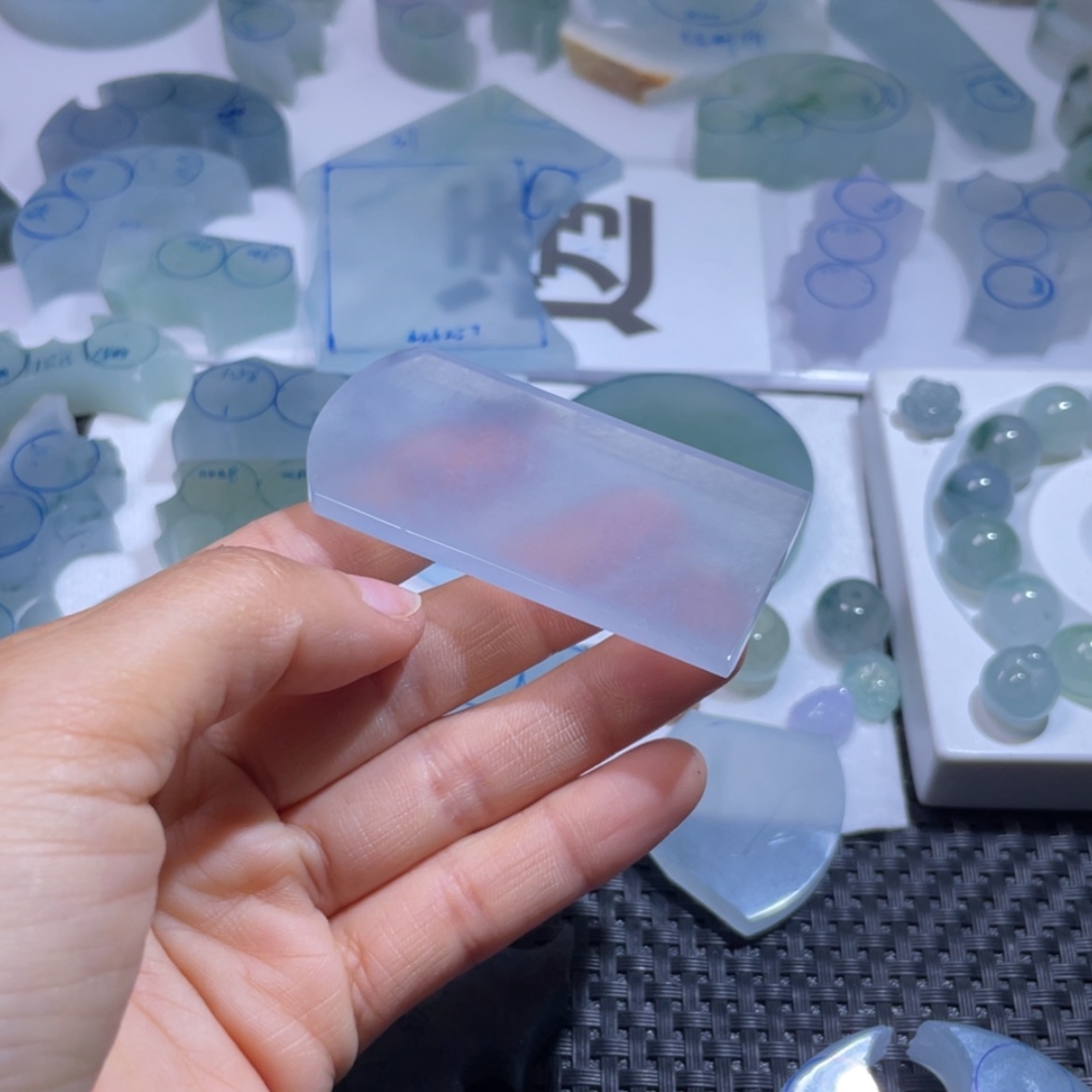 【闪购商品】定制翡翠未镶嵌武**?翡翠