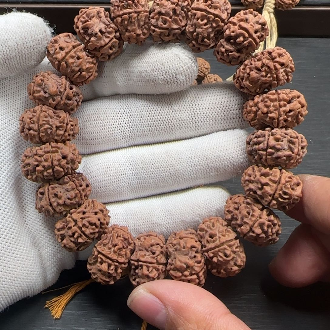 金刚菩提手串21+mm天然纽扣（柴文扇面）