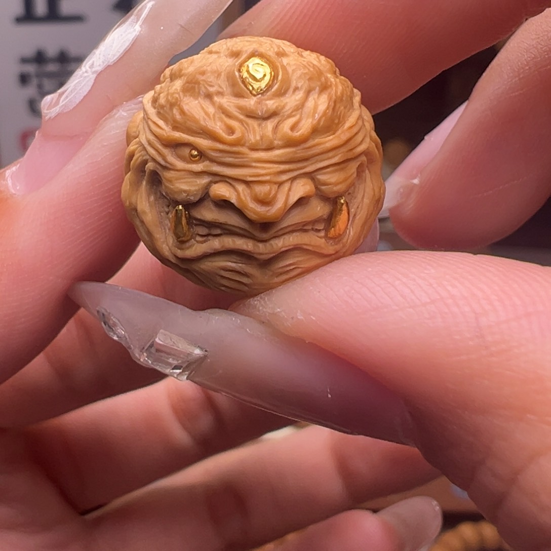 文玩核桃把件镶嵌款盲僧18左右尺寸全品有正常封口线