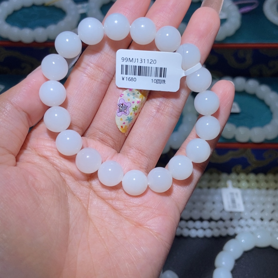 w***姐和田玉未镶嵌手串圆珠10