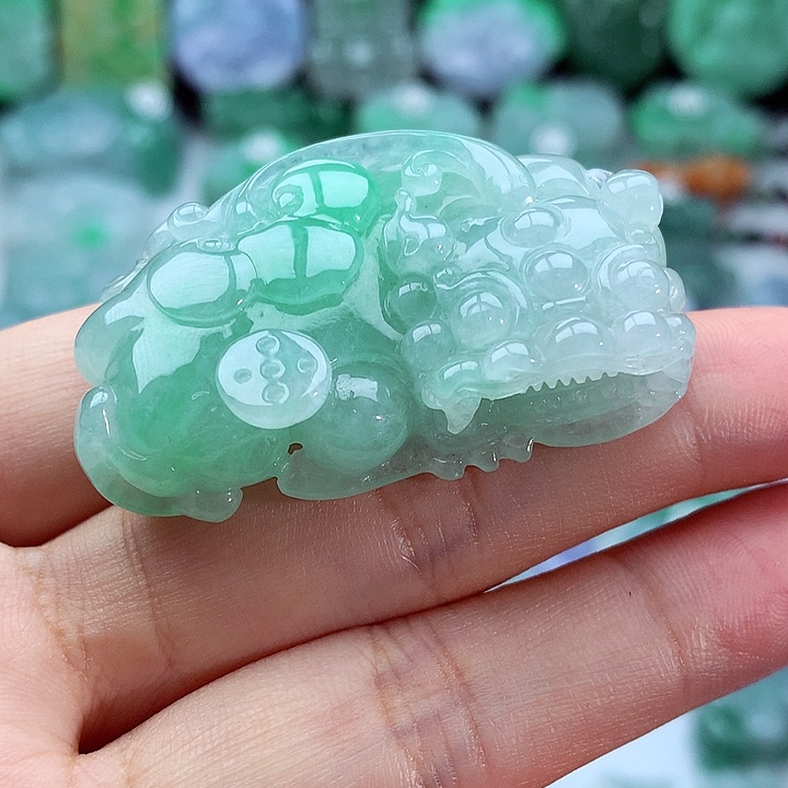 翡翠颈饰未镶嵌沧**辉翡翠