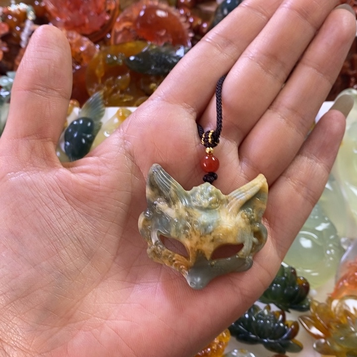 蛇纹石玉未镶嵌颈饰