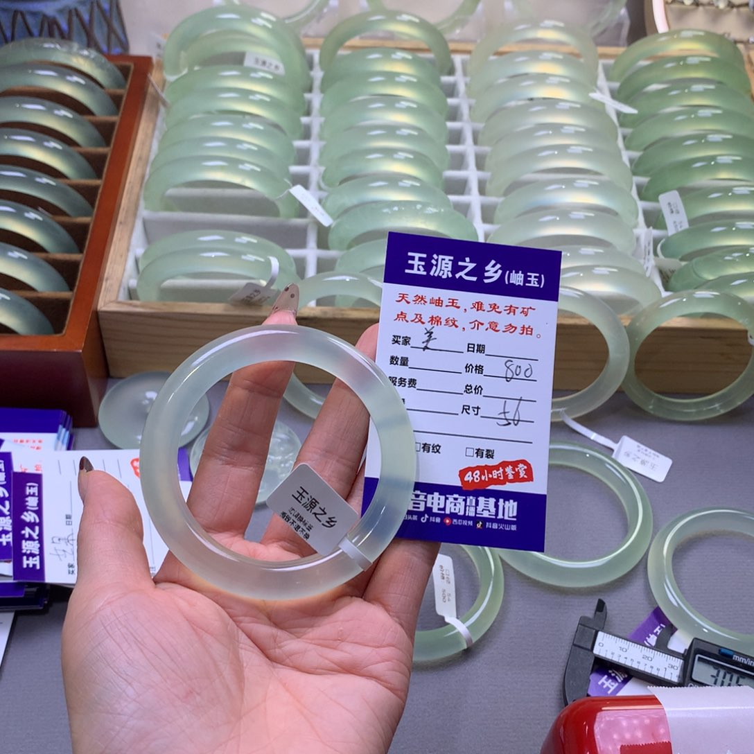 蛇纹石玉手镯未镶嵌美**.