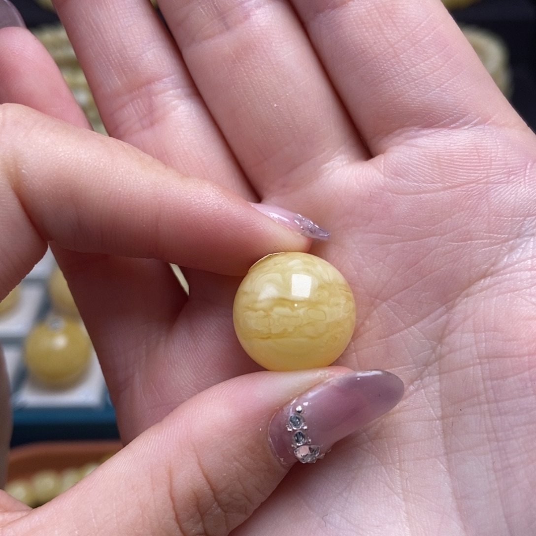 休***山蜜蜡未镶嵌珠宝奇石